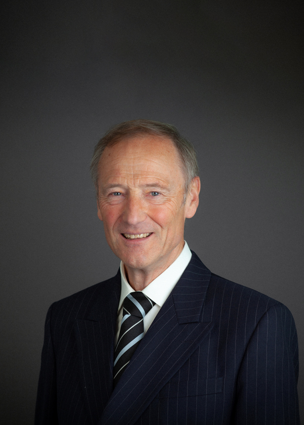 type="image" alt="Alex Irvine-Fortescue"